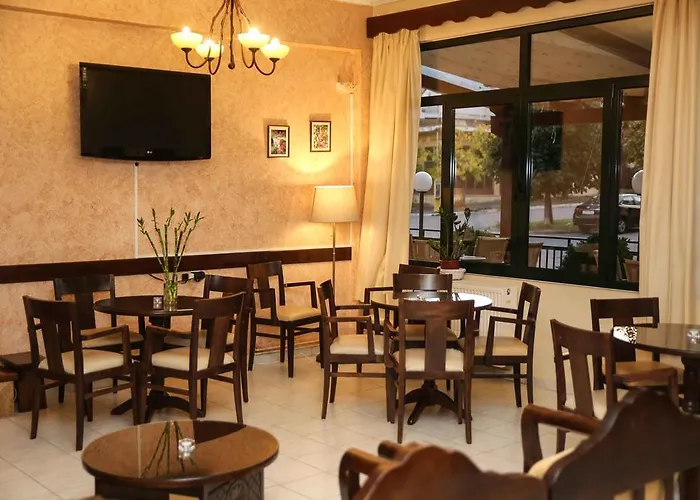 άνοιξις Πανσιόν Λουτρά Υπάτης